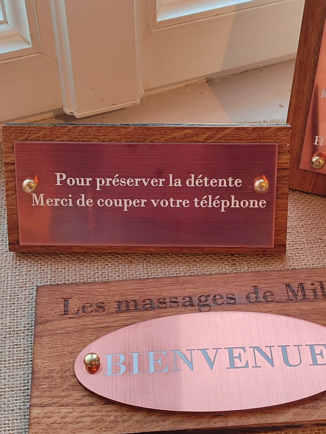Création de signalétiques intérieures pour institut de beauté Ensemble de signalétiques pour institut de beauté